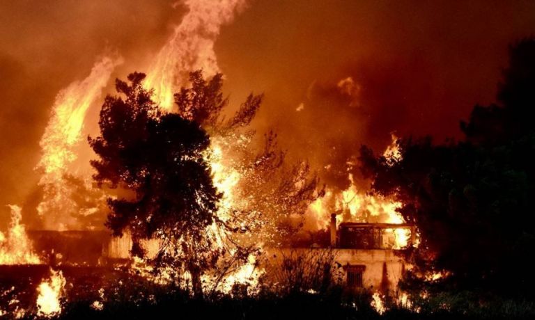 Τέσσερα χρόνια από την φονική πυρκαγιά στο Μάτι ο εφιάλτης αναβίωσε στη Πεντέλη- Το έργο της Εκκλησίας
