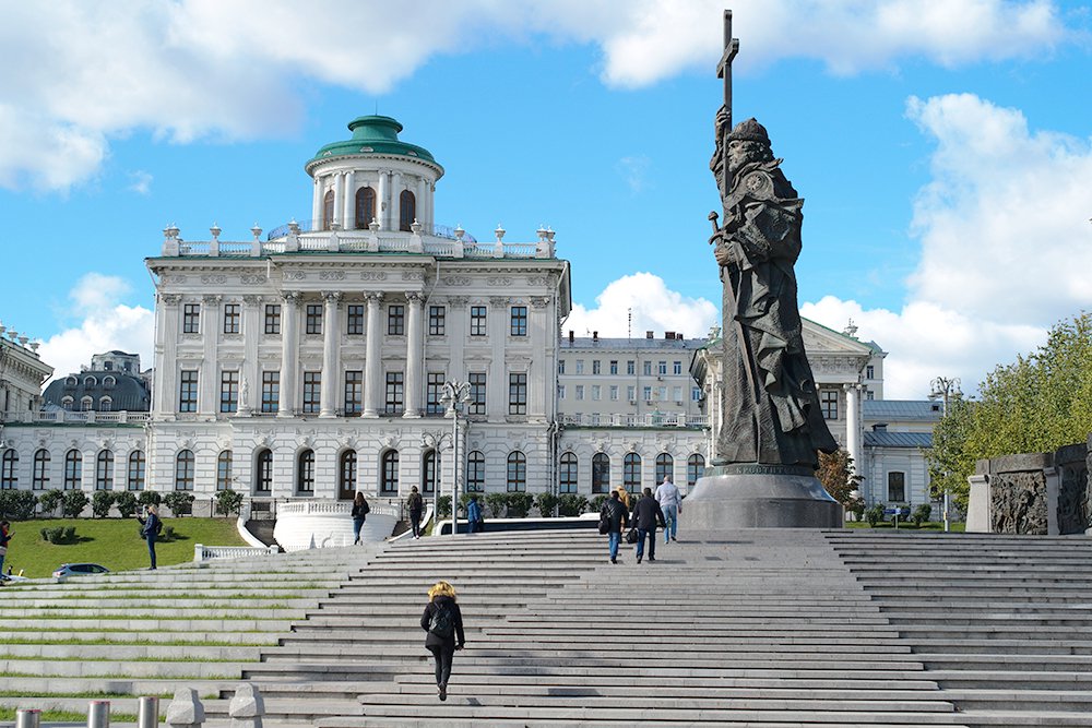 В праздник Крещения Руси Святейший Патриарх Кирилл совершил Литургию в Успенском соборе Московского Кремля