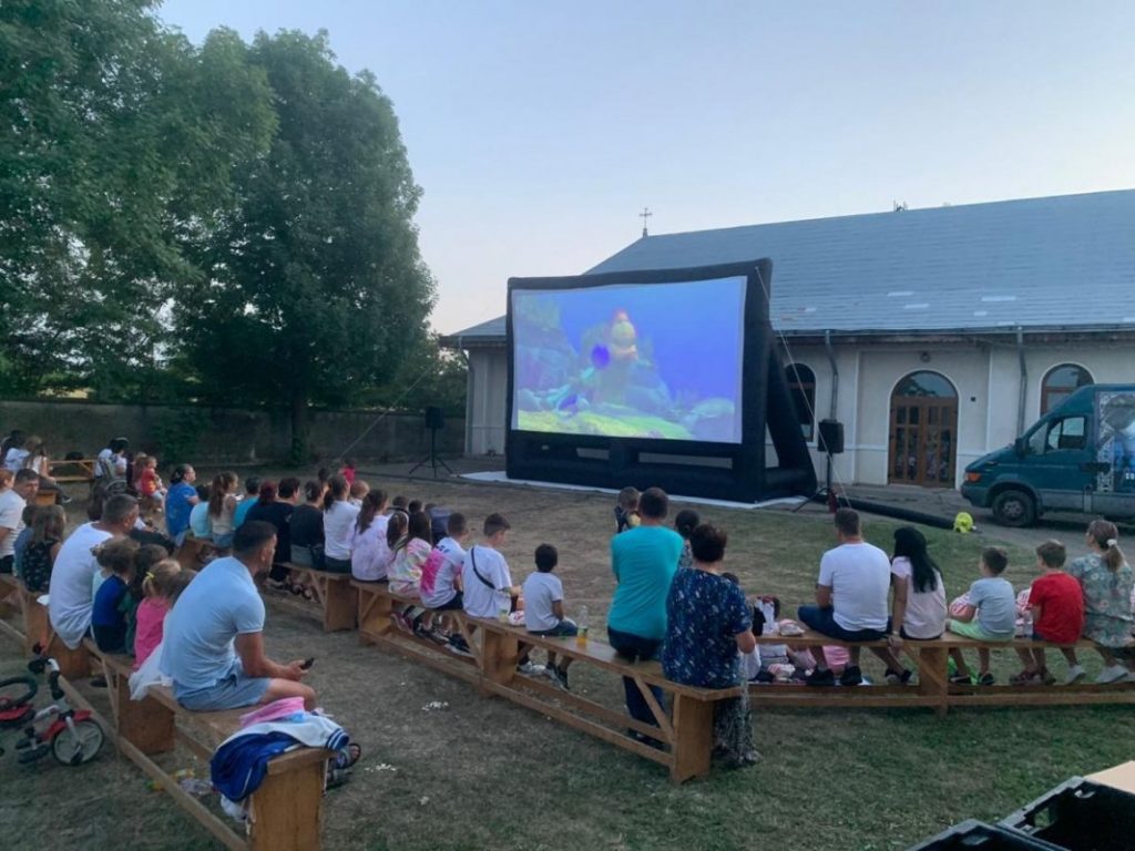 Seară de film în familie la Biserica „Sfântul Gheorghe” din Letea Veche