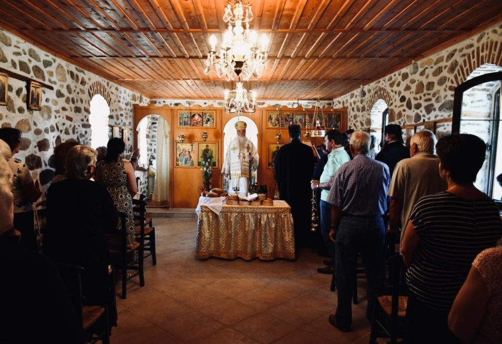 Doi ierarhi români au participat la hramul unei biserici din Halkidiki, slujită de un conațional
