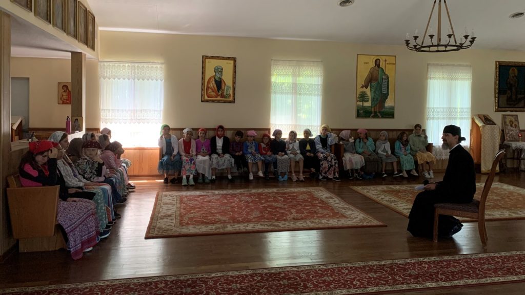Patruzeci de copii din mai multe state americane au participat la tabăra de vară de la mănăstirea românească din Michigan