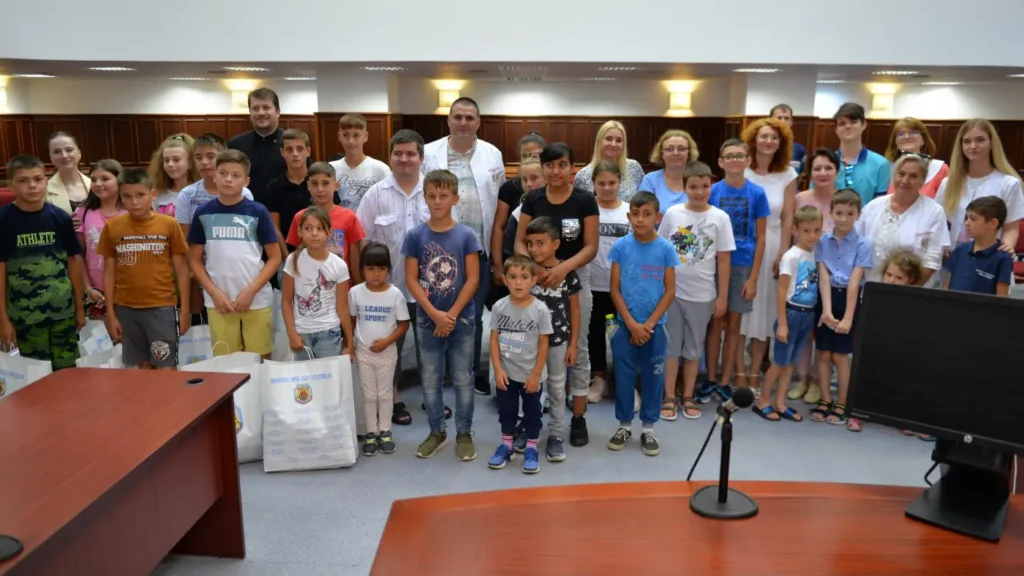 Voluntarii Catedralei Naționale ajută elevii care au nevoie de rezultate școlare mai bune