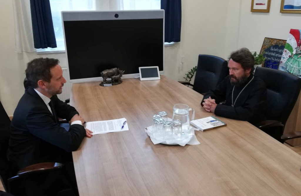 Митрополит Будапештский и Венгерский Иларион встретился с госсекретарем Венгрии по оказанию помощи преследуемым христианам