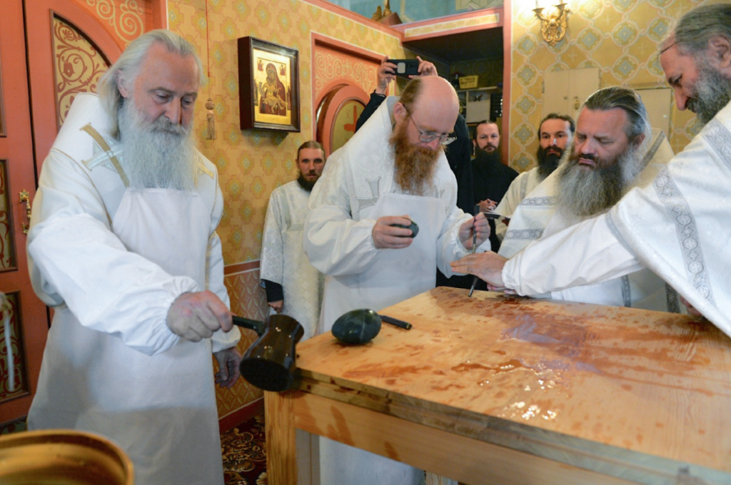 Председатель Синодального отдела по монастырям и монашеству совершил чин великого освящения храма Преображения Господня в Оптиной пустыни