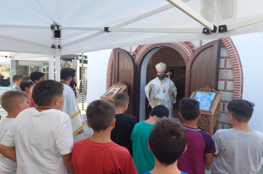 Ο Μητροπολίτης Μαρωνείας στις εκκλησιαστικές κατασκηνώσεις της Ι.Μητρόπολης