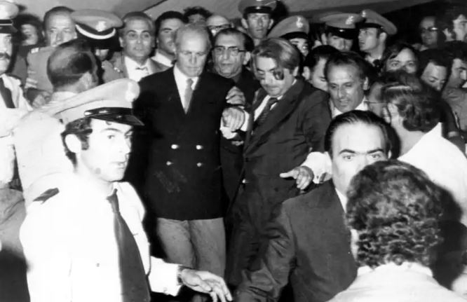 Σαν σήμερα 23 Ιουλίου 1974: Η ημέρα που κατέρρευσε η Χούντα