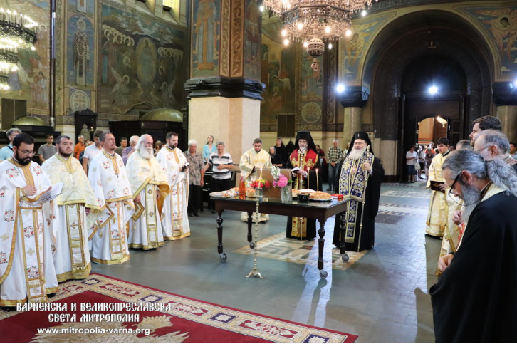С архиерейски заупокойни богослужения бяха отбелязани 9 години от кончината на Варненския и Великопреславски митрополит д-р Кирил