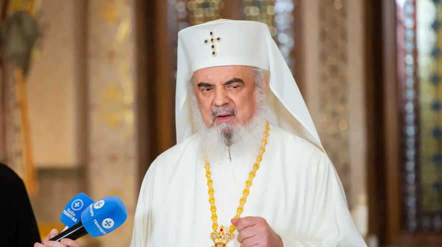 Patriarhul Daniel: Paguba materială poate fi o mustrare pentru cei prea înrobiți de câștiguri