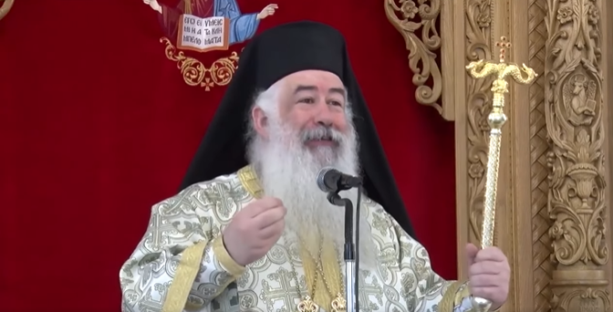 كلامُهُ ليسَ بالخِفيَةِ بل أمامَ الجَميع