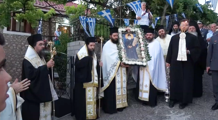 ΚΟΝΙΤΣΑ: Συγκίνηση έξω από την οικεία του Αγίου Παϊσίου (ΒΙΝΤΕΟ)