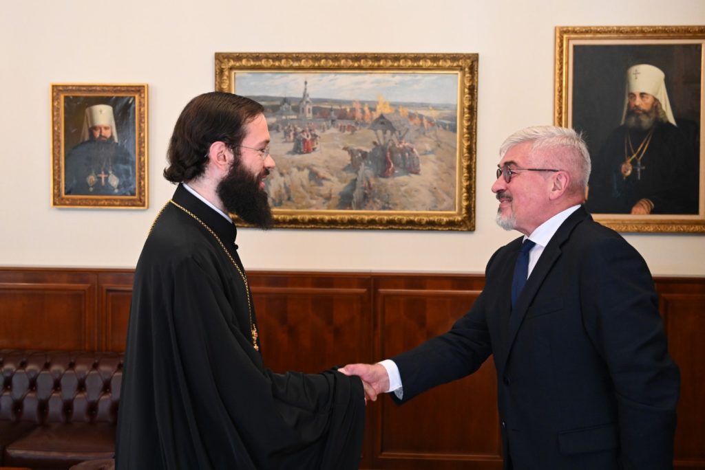 Πατριαρχικό βραβείο σε Ρώσο διπλωμάτη απένειμε ο Μητροπολίτης Βολοκολάμσκ