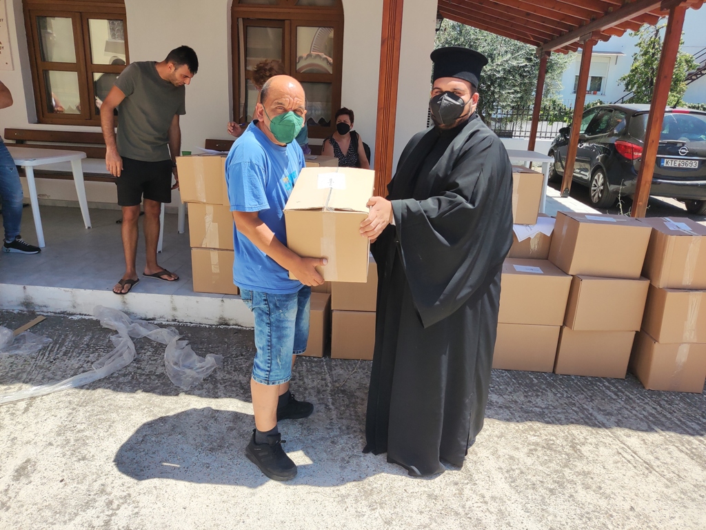 Διανομή δεμάτων τροφίμων στην Ιερά Μητρόπολη Μαρωνείας