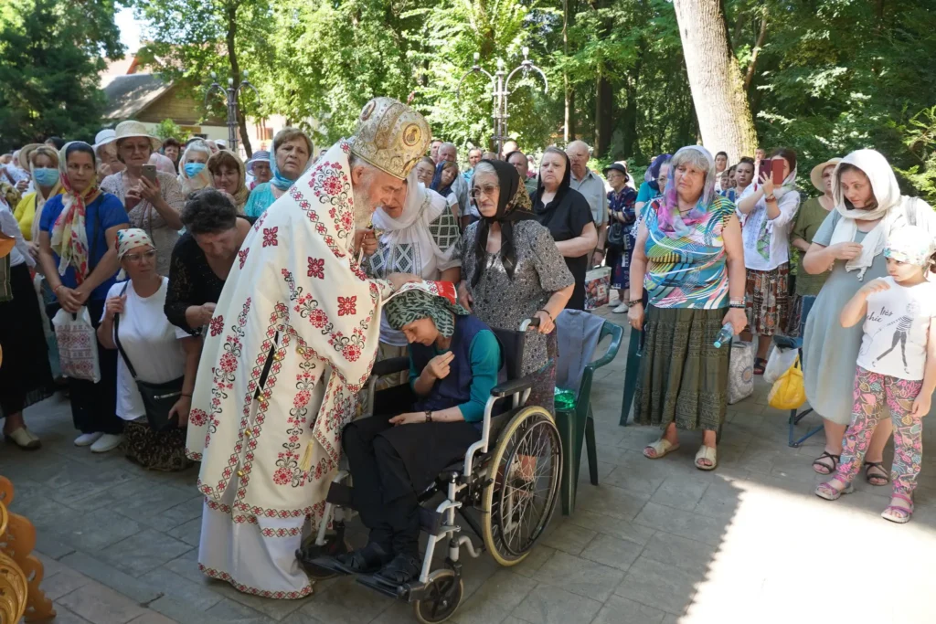 Διπλή προσευχή στον Άγιο από κλήρο και λαό στη Βράιλα