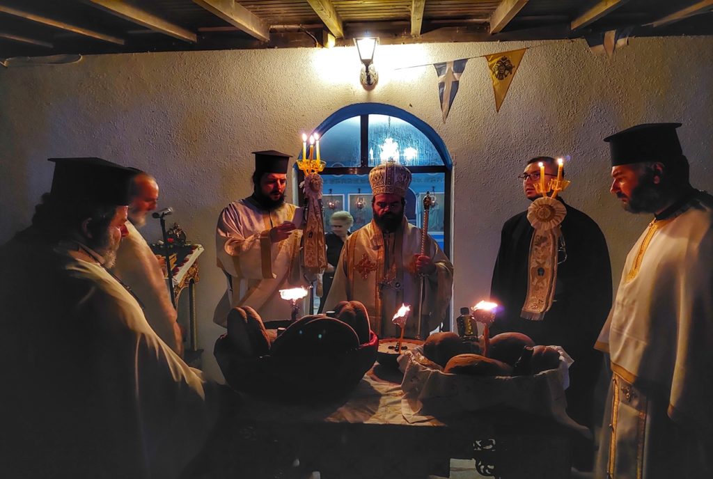 Ιερά Αγρυπνία στο παρεκκλήσιο του Προφήτη Ηλία Προσκυνητών (ΦΩΤΟ)