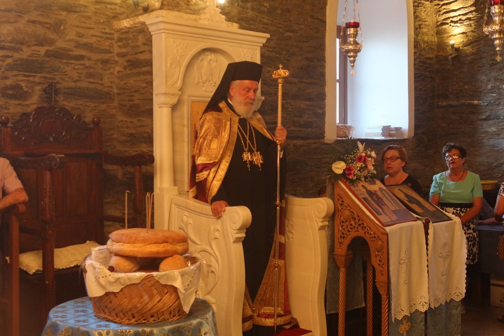 Σύρου: Να προσευχόμαστε να επικρατήσει η άνωθεν Ειρήνη