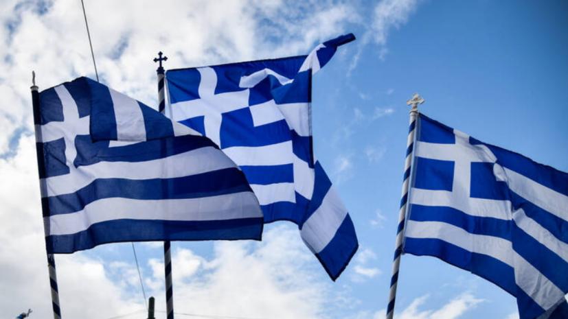 Έβρος: Ύψωσαν 30 ελληνικές σημαίες κοντά στα ελληνοτουρκικά σύνορα