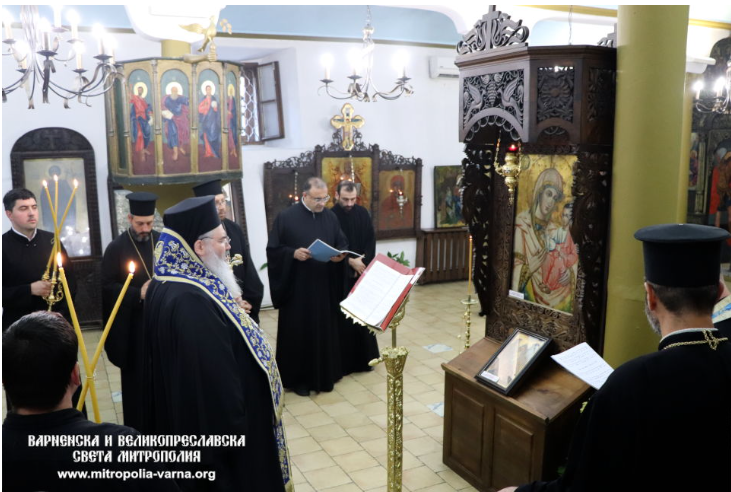 Митрополит Йоан отслужи Молебния канон на Пресвета Богородица в старинен храм “Успение Богородично”