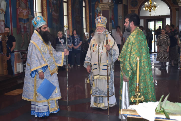 Архиерейска св. Литургия на храмовия празник Успение Богородично в Ботевград