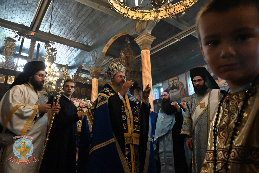 Архиерейска вечерня с молебен канон в храм „Успение Богородично“ в гр. Самоков