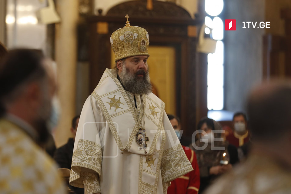 მეუფე შიო მუჯირი – გულითადად მივულოცოთ პატრიარქს მისი ანგელოზის დღე, მადლობა ვუთხრათ დიდი ღვაწლისთვის და ვუსურვოთ, დღეგრძელი ყოფილიყოს