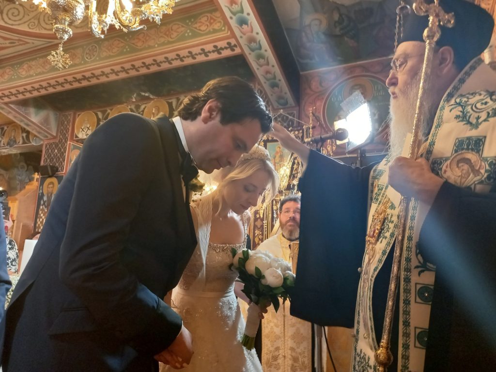 Ευχές και συμβουλές σε νεόνυμφους από τον Μητροπολίτη Κορίνθου