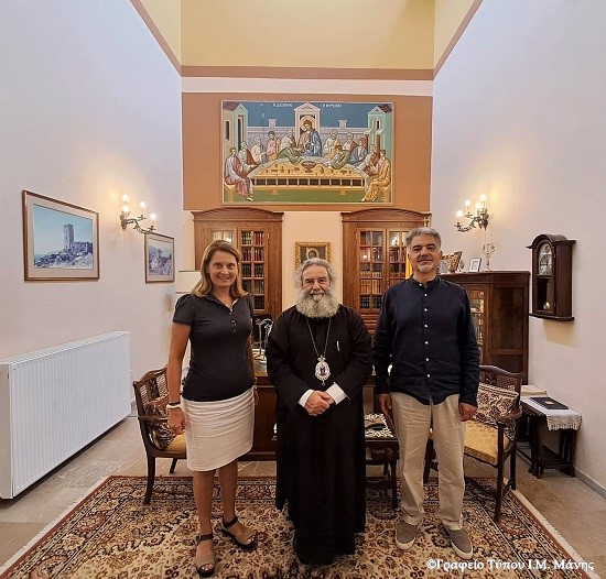 Εθιμοτυπική επίσκεψη ανώτατου στελέχους Πολυεθνικής Επιχείρησης στον Μητροπολίτη Μάνης