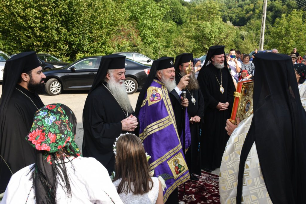 Cruce monument ridicată în amintirea Episcopului Gurie Georgiu, în satul natal