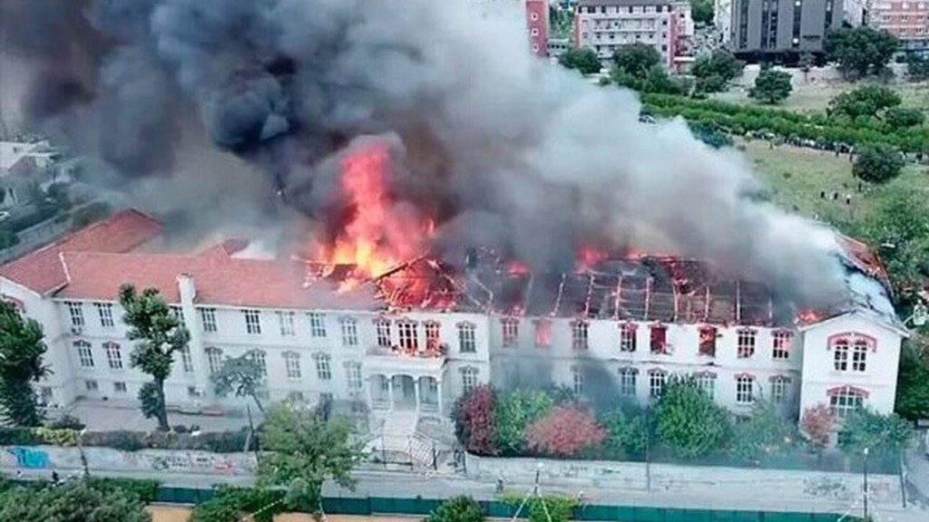 Υπό έλεγχο η πυρκαγιά στο ελληνικό Νοσοκομείο και Γηροκομείο Βαλουκλή της Πόλης