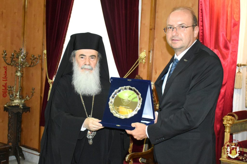 Στον Πατριάρχη Ιεροσολύμων ο Υπουργός Άμυνας της Κύπρου