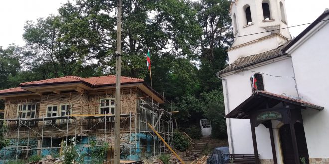 Продължава набирането на дарения за възстановяването на неделното училище в Лешница