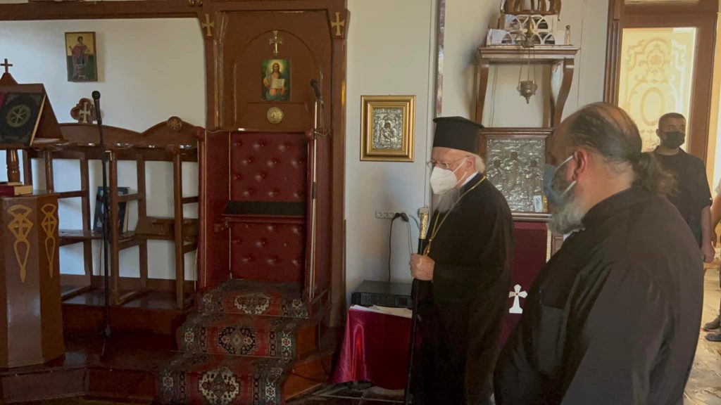 Ο Οικουμενικός Πατριάρχης στο πυρόπληκτο Γηροκομείο Βαλουκλή – Συμπαράσταση από Αρχιεπίσκοπο και πολιτικό κόσμο
