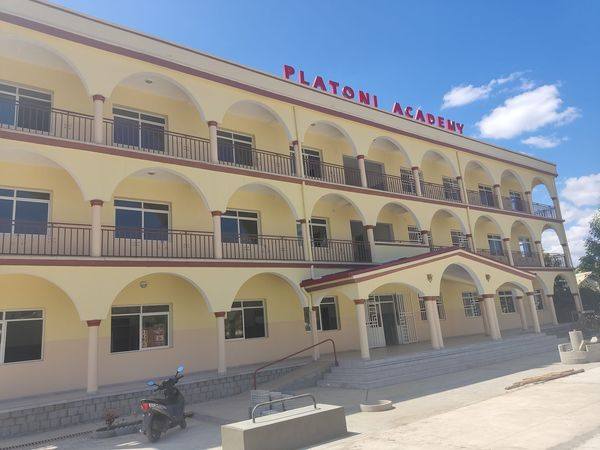 افتتح نيافة المتروبوليت أغناطيوس مطران شمال مدغشقر أكاديمية بلاتوني،