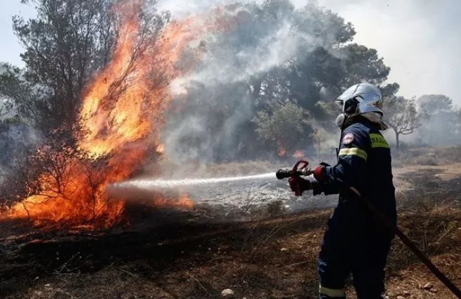 Πολύ υψηλός κίνδυνος πυρκαγιάς αύριο για τις περιφέρειες Ιόνιων Νήσων, Αχαΐας, Πελοποννήσου, Κρήτης και για τα Κύθηρα