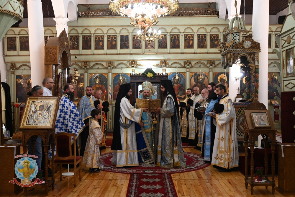Тържествена архиерейска вечерня с молебен канон към Пресвета Богородица в храм „Св. вмчк Димитър“ в гр. Кюстендил