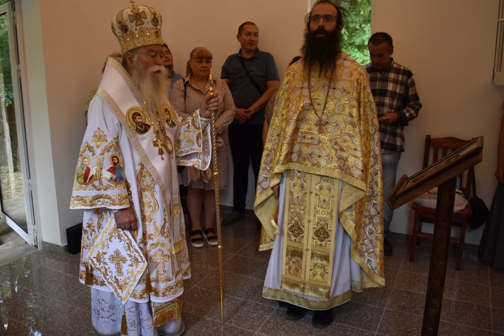 Празникът Преображение Господне бе отбелязан с Архиерейска св. Литургия в параклиса до Крушунските водопади