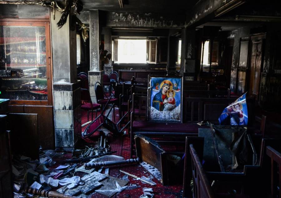 Най-малко 41 души загинаха при пожар в коптска църква в Египет