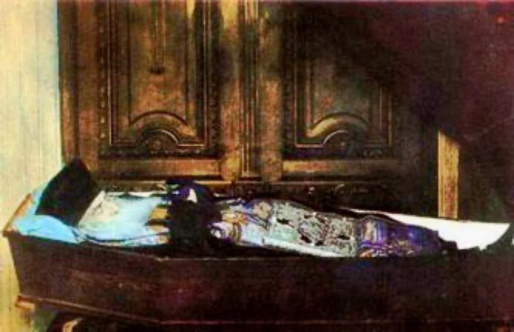 Ι.Μ Σύρου: Η ανακομιδή του Ιερού Λειψάνου του Αγ. Νεκταρίου στον Αγ. Κωνσταντίνο (Όλο το πρόγραμμα)