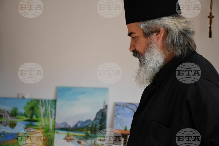 За вярата и изкуството. Свещеник от Банско рисува и разсъждава върху нещата от живота