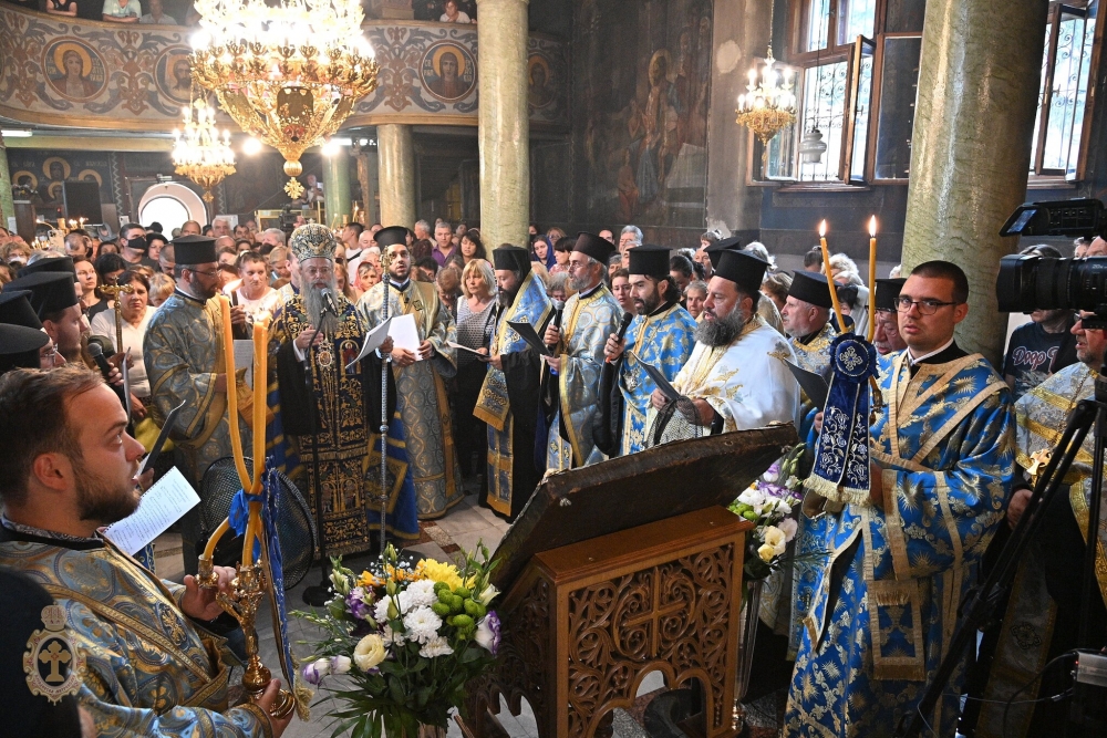 Архиерейска вечерня с Молебен канон на Пресвета Богородица във Велинград