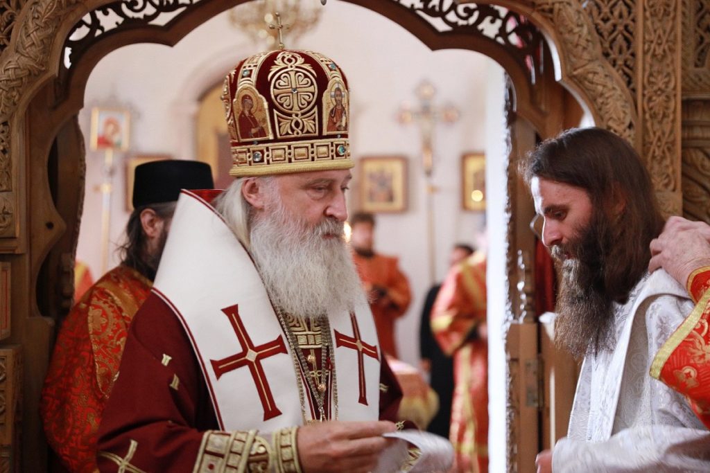 Председатель Синодального отдела по монастырям и монашеству совершил Литургию на подворье Русского на Афоне Пантелеимонова монастыря в Москве