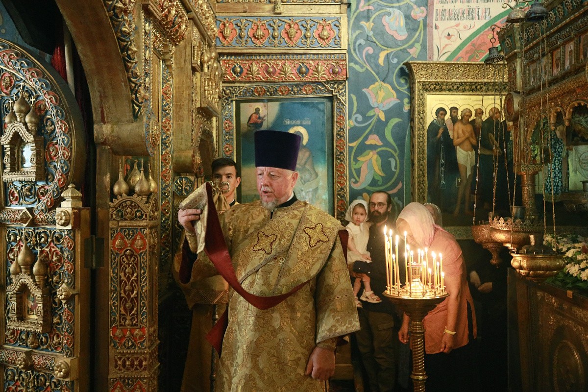 площадь москвы 2021. хор храма василия блаженного. всенощное бдение рахманинова. собор василия блаженного сверху. храм василия блаженного внутри.