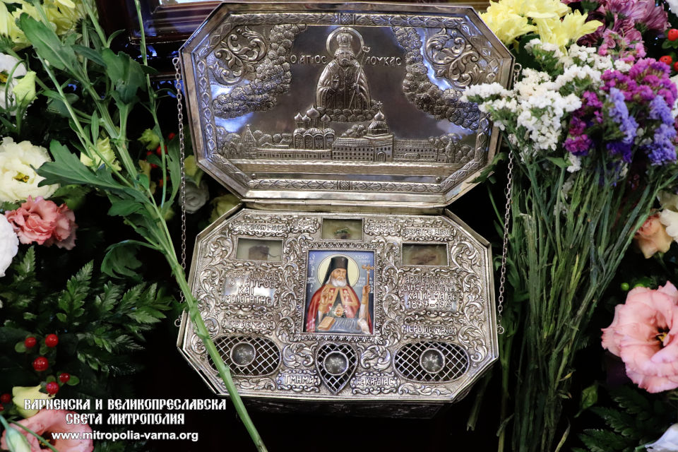 Ιερά Λείψανα του Αγίου Λουκά του Ιατρού στη Βάρνα με ευλογία του Μητροπολίτη Αργολίδος