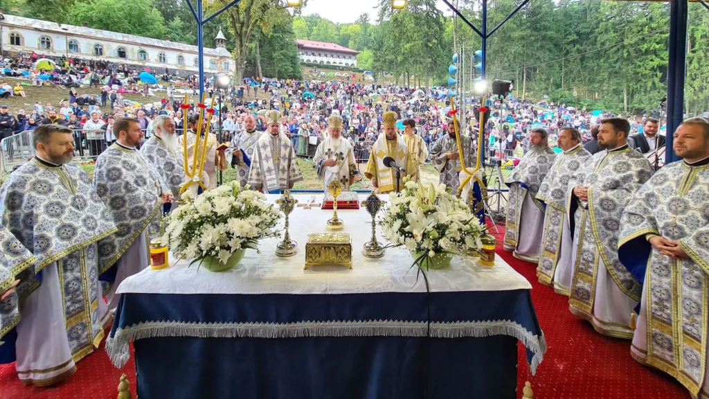 Peste 20.000 de credincioși au participat la hramul Mănăstirii Nicula