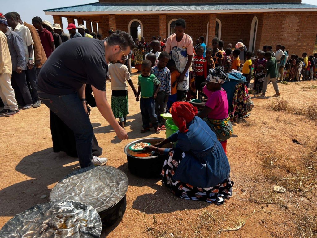 Γενική Συνέλευση Ιεραποστολικής Στέγης στον Όλυμπο και τράπεζα για όλο το χωριό Μκόμπε