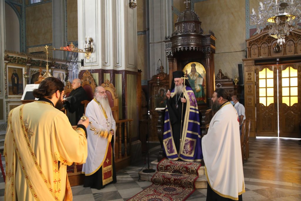 Metropolitan of Nafpaktos & Aghios Vlasios Ierotheos officiates at Service of Paraklesis to All-Holy Theotokos
