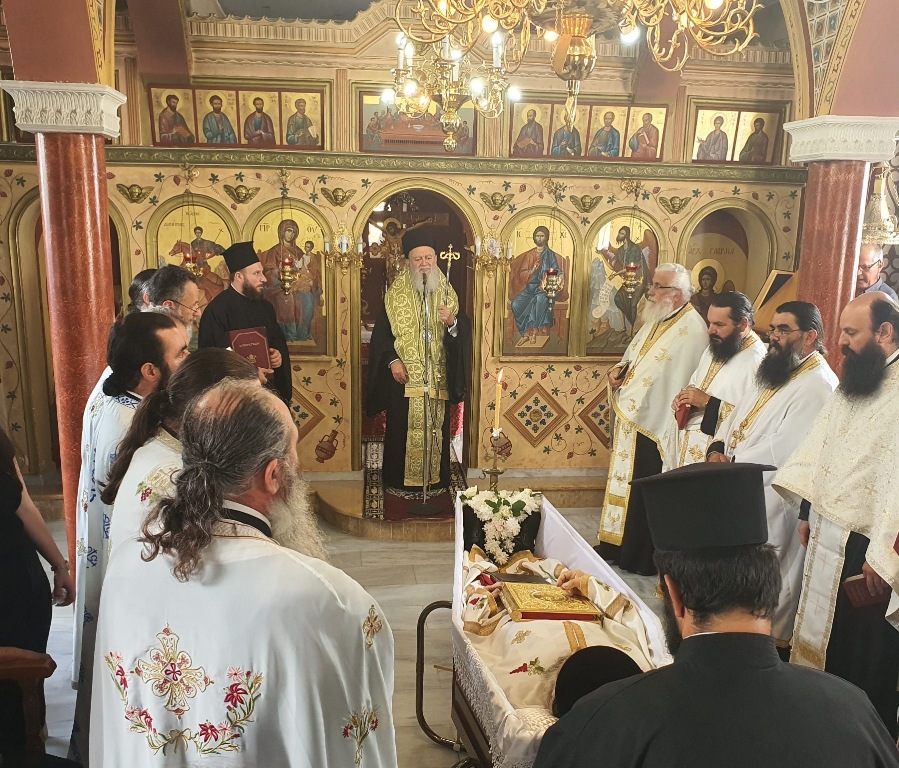 Ο Μητροπολίτης Χαλκίδος στην εξόδιο του μακαριστού π. Αθανασίου Βασιλείου