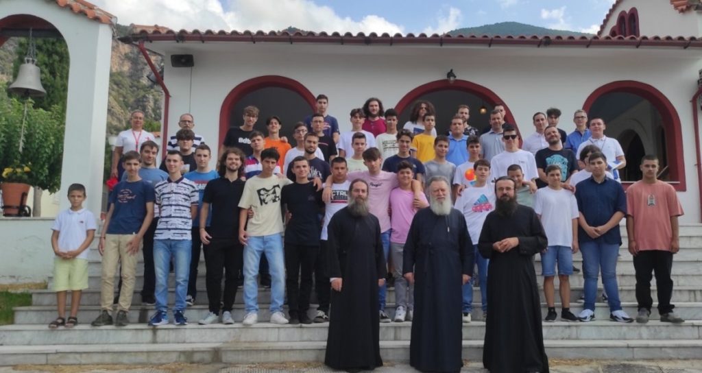 Ο Μητροπολίτης Χαλκίδος μίλησε για την Εξομολόγηση και την Ανάσταση σε νέους