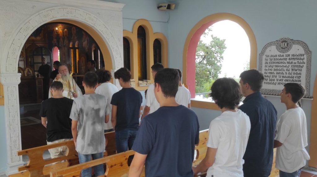 Ο Χαλκίδος Χρυσόστομος στις κατασκηνώσεις της Ι. Μητροπόλεως