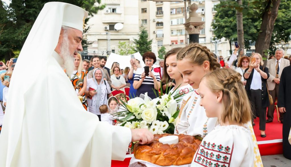 Patriarhul Daniel: Iisus Hristos îi ascultă pe cei care vin la El şi Îi cer ajutorul, El cere credinţă