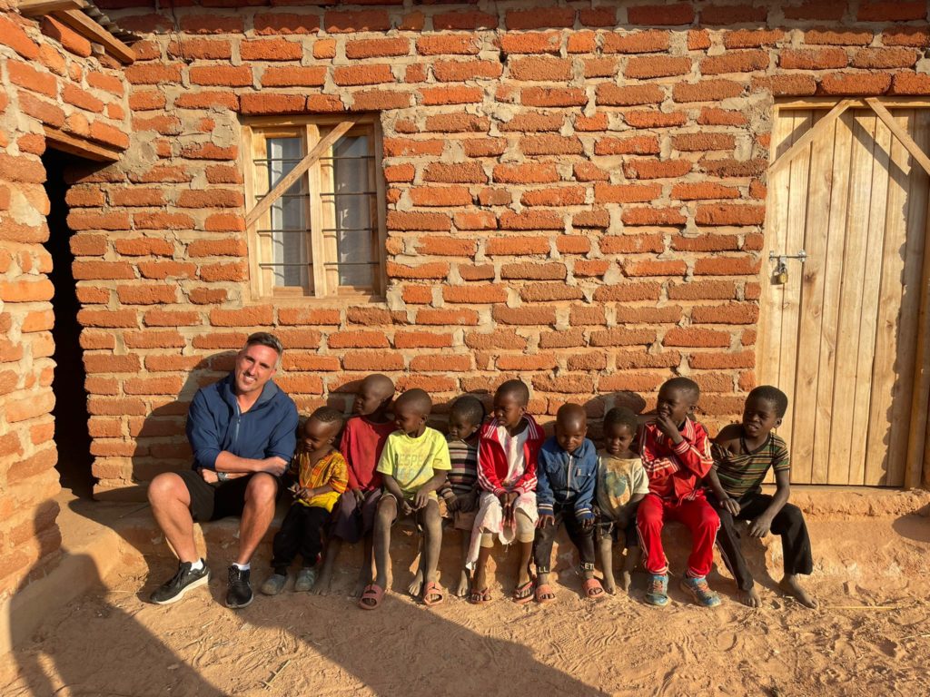 Επισκοπή Αρούσας: Ο πρώτος Ισπανός εθελοντής στο Kινταμάλι (ΦΩΤΟ)